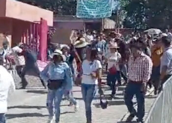 Había medios esperando a que me agredieran y humillaran en Guerrero: AMLO sobre portazo de maestros en CRIT