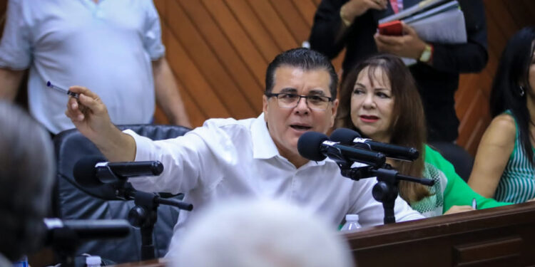 Se reúnen vecinos de Lomas de Mazatlán con Edgar González y la Diputada Alma Garzón