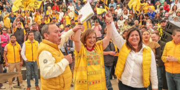 Xóchitl Gálvez recibe constancia de registro como precandidata del PRD