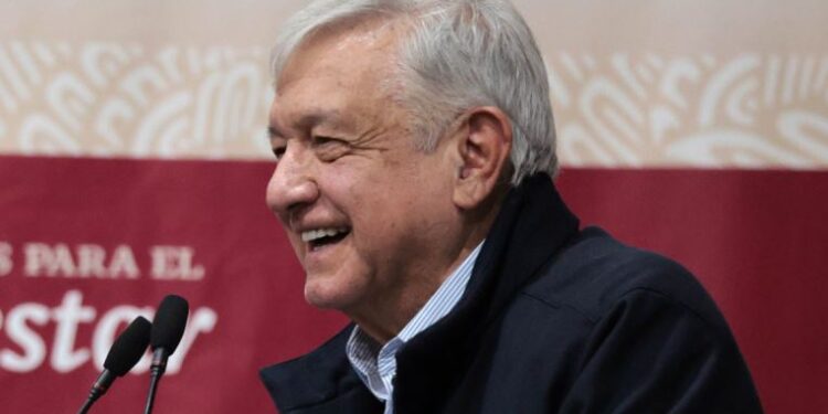 López Obrador enviará iniciativa de ley para mantener cobro de IVA e ISR al 50%