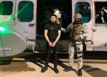 ¿Cuánto cuesta la playera con la que “El Nini” arribó a instalaciones de la FGR en la CDMX?