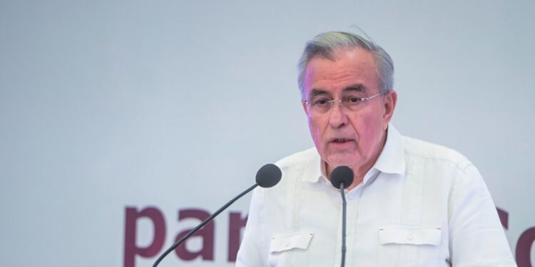 Gobernador de Sinaloa pide disculpas públicas a periodistas