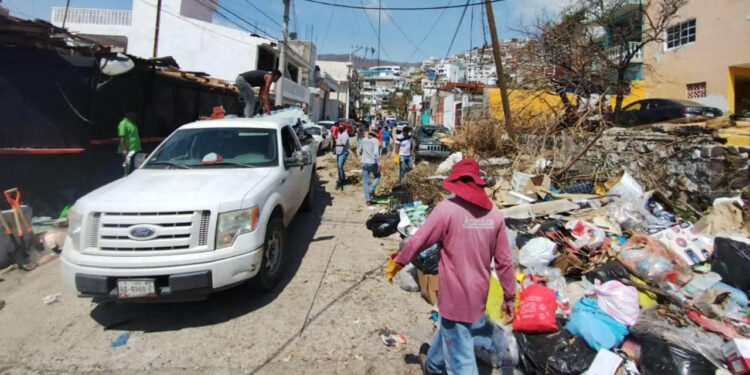 Toneladas de basura siguen apiladas en Acapulco a 11 días del impacto de Otis