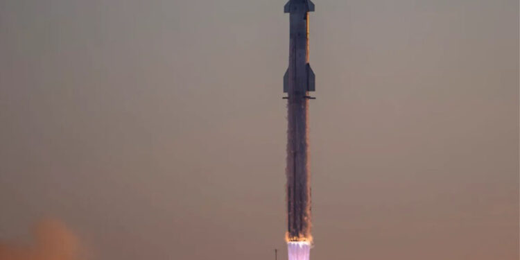 Cohete Starship de SpaceX despega con éxito, pero vuelve a explotar