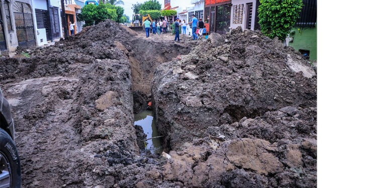 Avanzan reposición de tubería de drenaje colapsado en San Jorge
