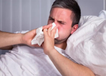 Los hombres NO exageran, sus gripas sí son más fuertes, dice un estudio