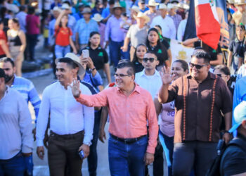 Encabeza Edgar González el tradicional desfile de la Revolución Mexicana en la sindicatura de Villa Unión
