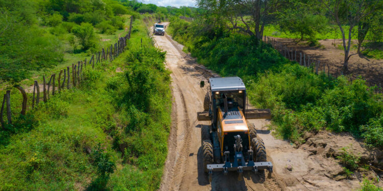 Avanza favorablemente la reparación de caminos rurales en Mazatlán