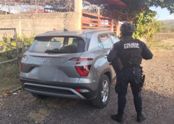 Grupo Élite de la PEP recupera camioneta que había sido robada horas antes en la Miguel Hidalgo, en Culiacán