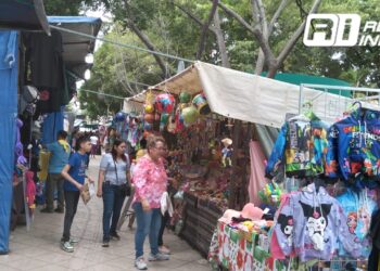 Instalan el tradicional Tianguis Navideño en Culiacán