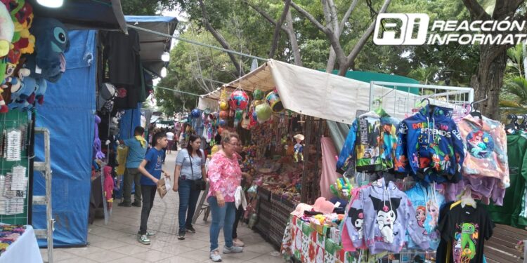 Instalan el tradicional Tianguis Navideño en Culiacán