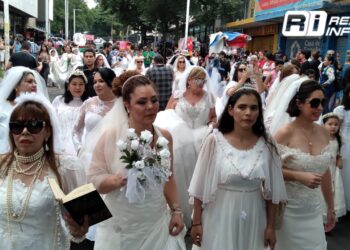 Reviven tradición: Recuerdan con performance a Lupita, “La Novia de Culiacán”