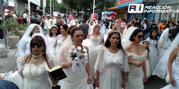 Reviven tradición: Recuerdan con performance a Lupita, “La Novia de Culiacán”