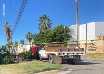 Arrollan a dos ladrilleros en Culiacán, muere uno de ellos