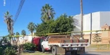 Arrollan a dos ladrilleros en Culiacán, muere uno de ellos
