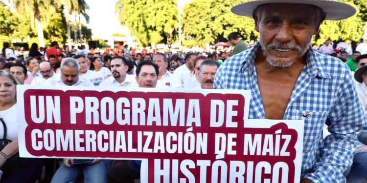 Rubén Rocha Moya destaca la disminución en índices de pobreza