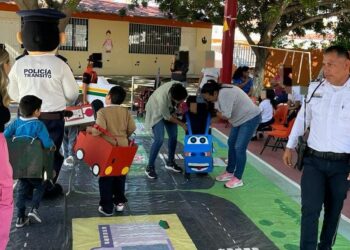Coordinación de Educación Vial lleva la campaña aprende jugando a alumnos del CAM 50