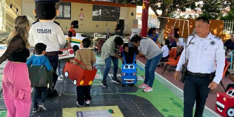Coordinación de Educación Vial lleva la campaña aprende jugando a alumnos del CAM 50