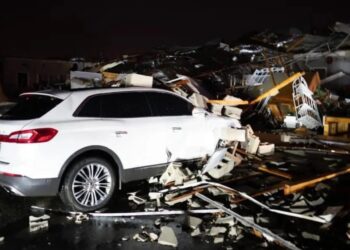 Tornados dejan al menos 3 muertos y destrozos en Tennessee