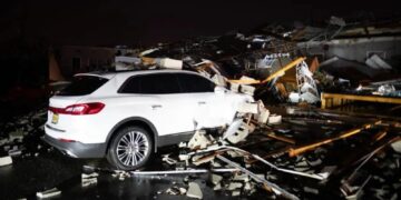 Tornados dejan al menos 3 muertos y destrozos en Tennessee