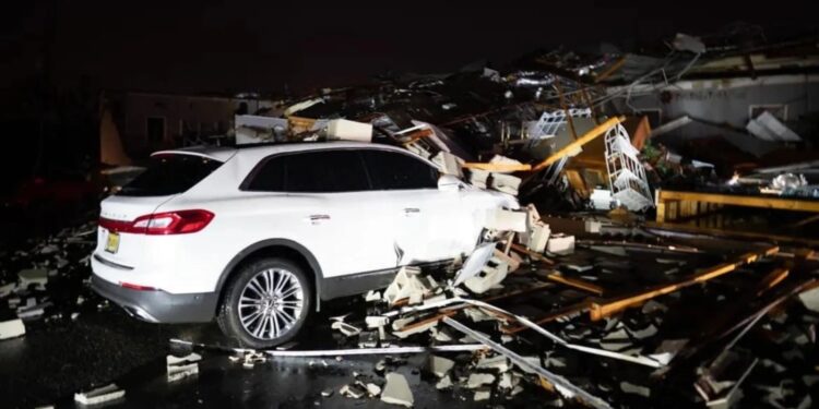 Tornados dejan al menos 3 muertos y destrozos en Tennessee