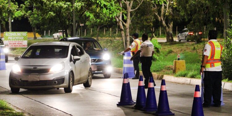 Alcoholímetro sanciona a 44 conductores por rebasar límite de alcohol en la sangre, durante el fin de semana