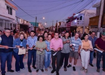 Edgar González inaugura la pavimentación de la calle Rincón del Nogal en el fraccionamiento del Bosque