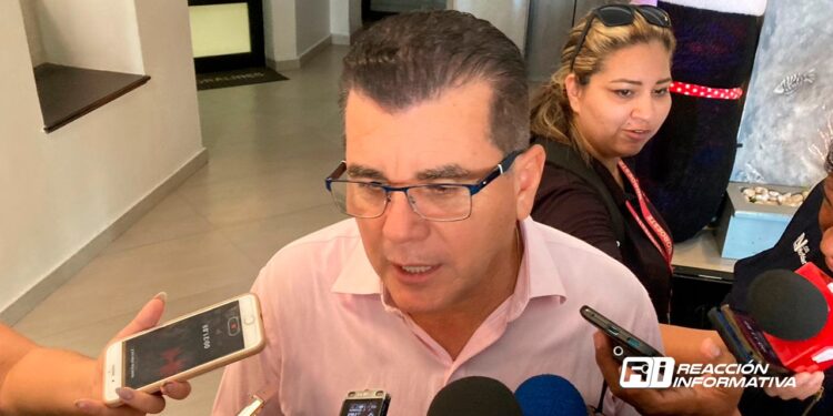 “Si está caro, que no consuman”: alcalde de Mazatlán ante las quejas de los precios elevados en la villa navideña