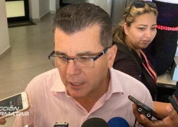 Falta de trampas de grasa genera colapsos en el drenaje del Centro: Edgar González