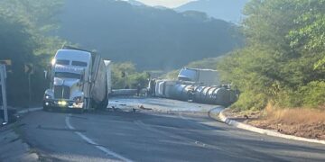 Continúa cerrada parcialmente autopista Mazatlán-Durango por accidentes