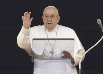 El papa Francisco pide no confundir la fiesta de Navidad con el consumismo