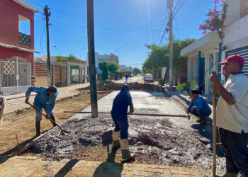 Trabaja Obras Públicas en mejoramiento de calle Ceboruco en Bosques del Arroyo