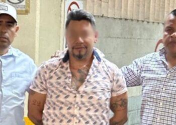 Liberan a ‘El Tiburón’, hombre que golpeó a un joven en un Subway de San Luis Potosí