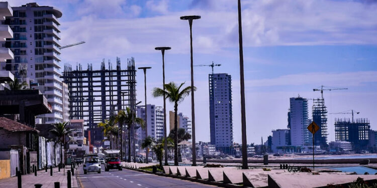 Destaca Edgar González incremento en el turismo que visita por primera vez Mazatlán