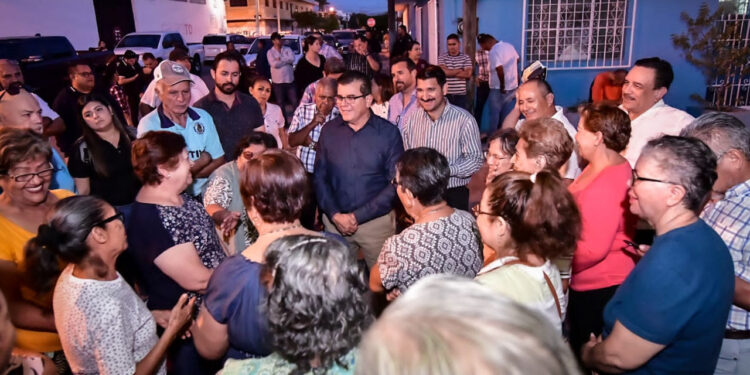 Edgar González, escucha y se compromete a atender las necesidades de la colonia Olímpica