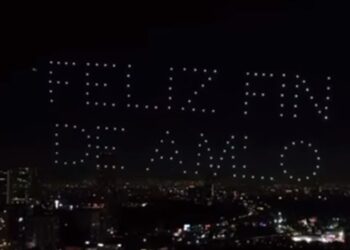 “Feliz fin de AMLO”, lanza mensaje Xóchitl Gálvez con drones en el cielo