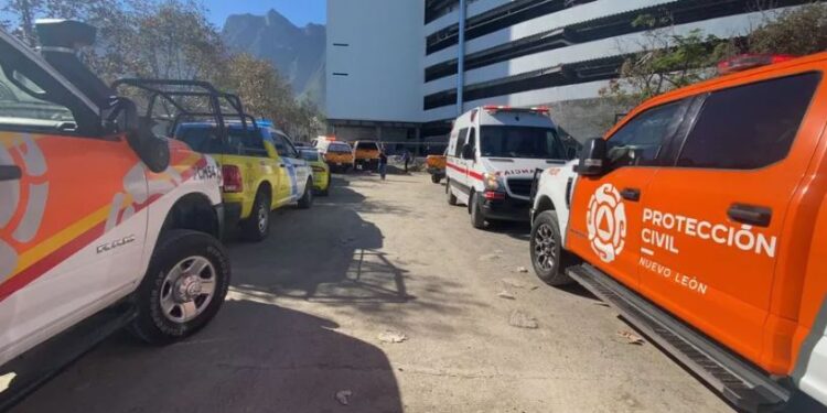 Cae elevador de plaza comercial en Cumbres en Monterrey; hay 4 muertos y un lesionado