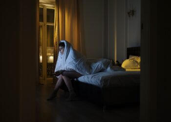 ¿Despiertas a mitad de la noche? Consejos para conciliar el sueño de nuevo
