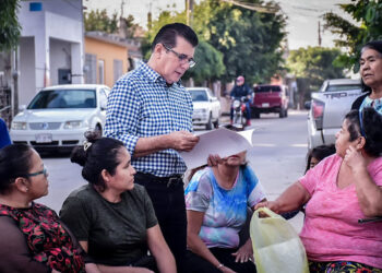 Escucha Alcalde a vecinos de la colonia Vistas del Mar