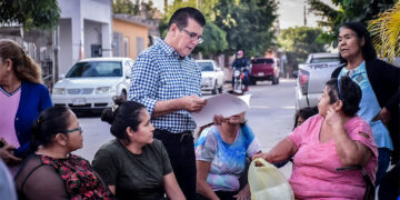 Escucha Alcalde a vecinos de la colonia Vistas del Mar