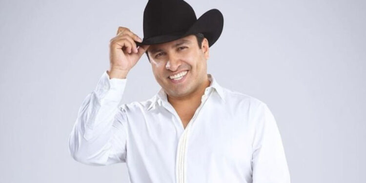 ¿Julión Álvarez fue atacado por grupos armados? El cantante aclara lo sucedido