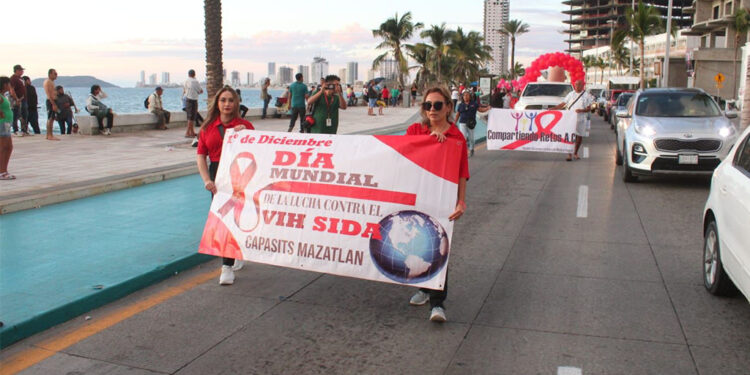 Mazatlán se une a la lucha contra el VIH/SIDA con simbólica marcha
