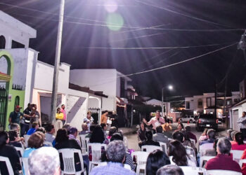 Renueva Gobierno de Mazatlán Alumbrado Público en el Fraccionamiento El Toreo