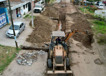 Obras Públicas avanza en los trabajos para mitigar brotes de aguas negras con reparación en avenida Jacarandas