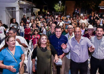 Al ritmo de la banda sinaloense, se ilumina la comunidad de El Roble