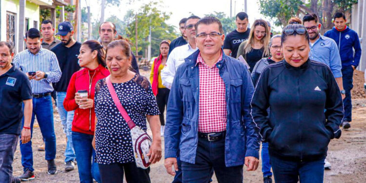 Familias de la 13 de Septiembre agradecen al Gobierno Municipal la obra de electrificación de su colonia
