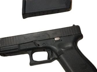 Policías Estatales y Municipales aseguran a un civil armado en el primer cuadro de Culiacán