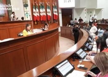 Dan lectura a dictamen de Ley de Revocación de Mandato en Congreso del Estado