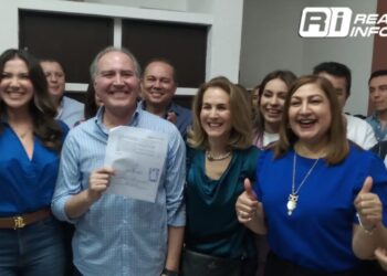 Eduardo Ortiz Hernández hace oficial su registro como aspirante al Senado por el PAN