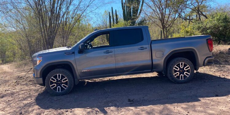 Recupera Policía de Investigación una camioneta Sierra 2022 en Badiraguato